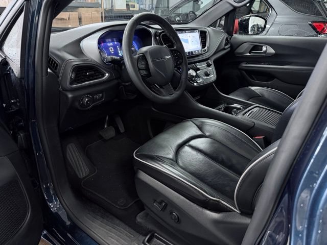 Used 2025 Chrysler Pacifica Limited FWD image 22