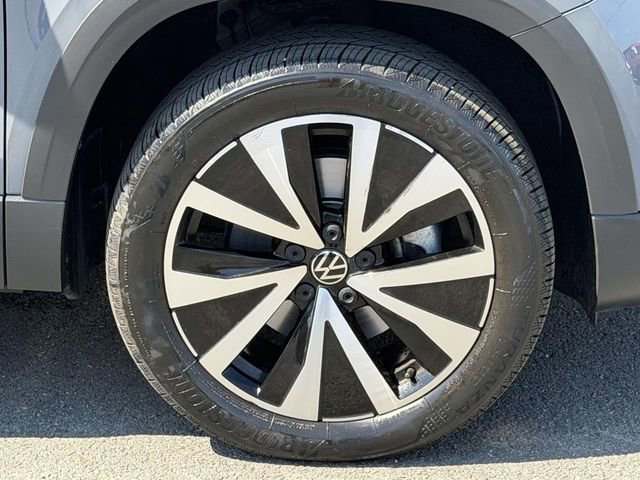 Used 2023 Volkswagen Taos SE w/ Panoramic Sunroof Package image 7