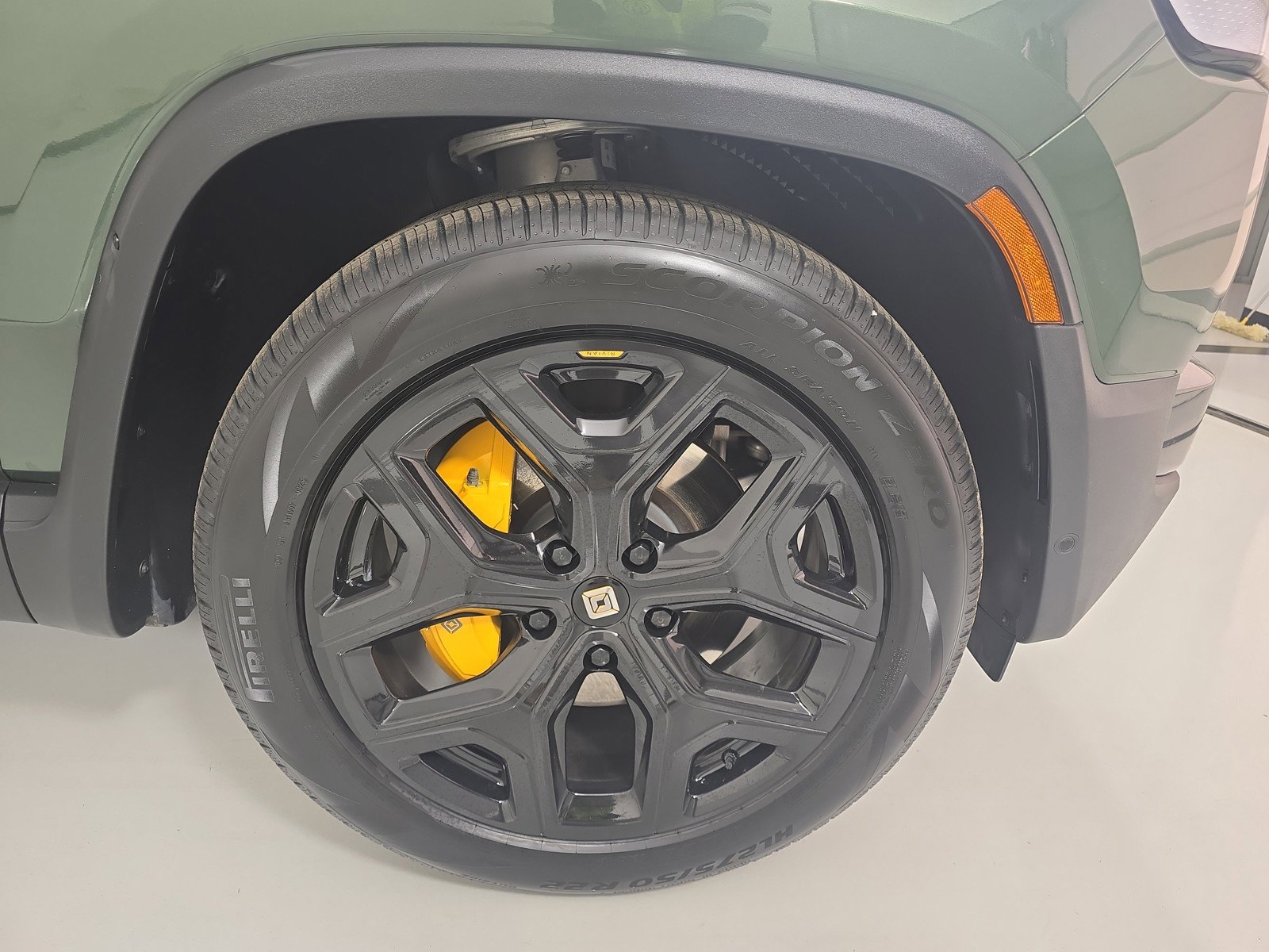 Used 2024 Rivian R1S Adventure AWD/4WD image 11