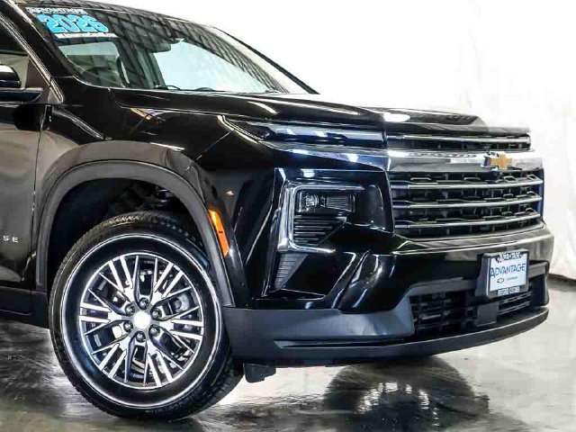 Used 2026 Chevrolet Traverse LT AWD/4WD image 3