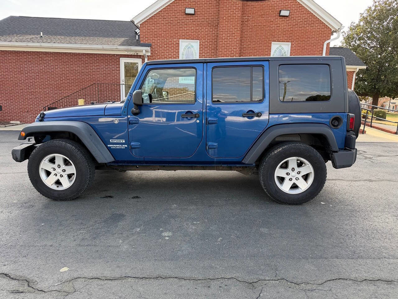 Used 2010 Jeep Wrangler Unlimited Sport image 8