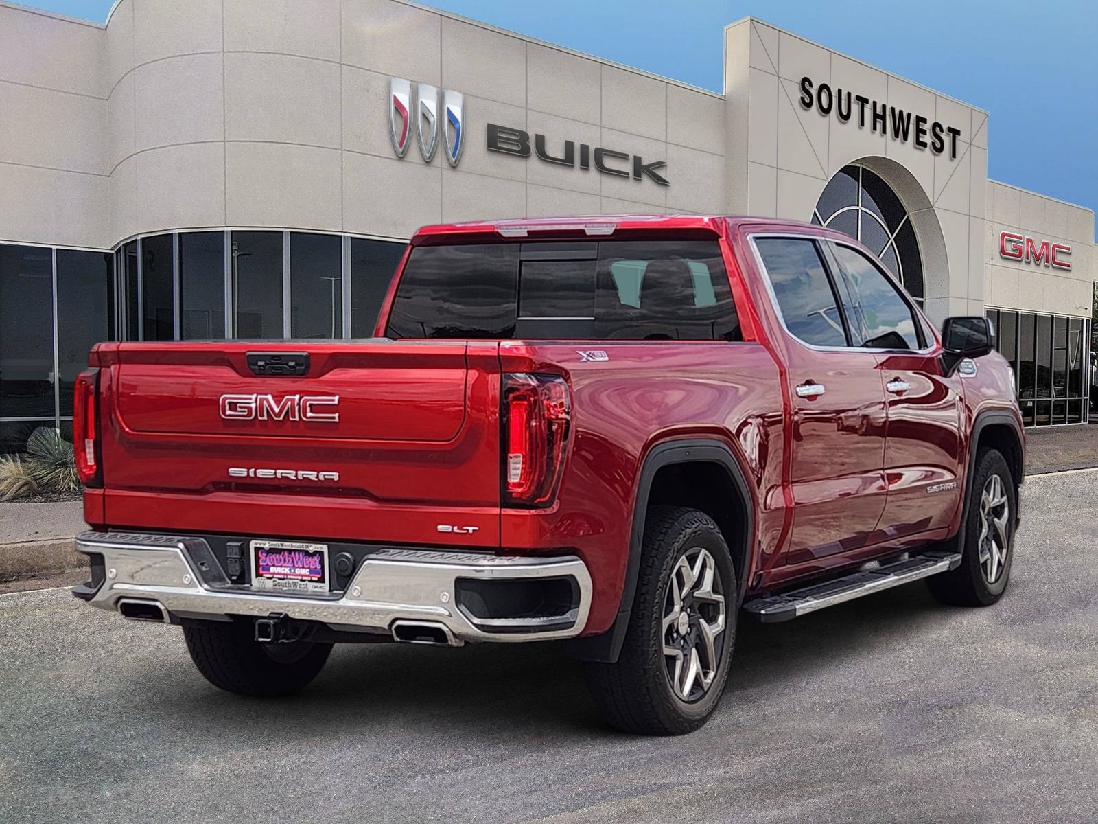 Used 2024 GMC Sierra 1500 SLT w/ SLT Premium Plus Package AWD/4WD image 5
