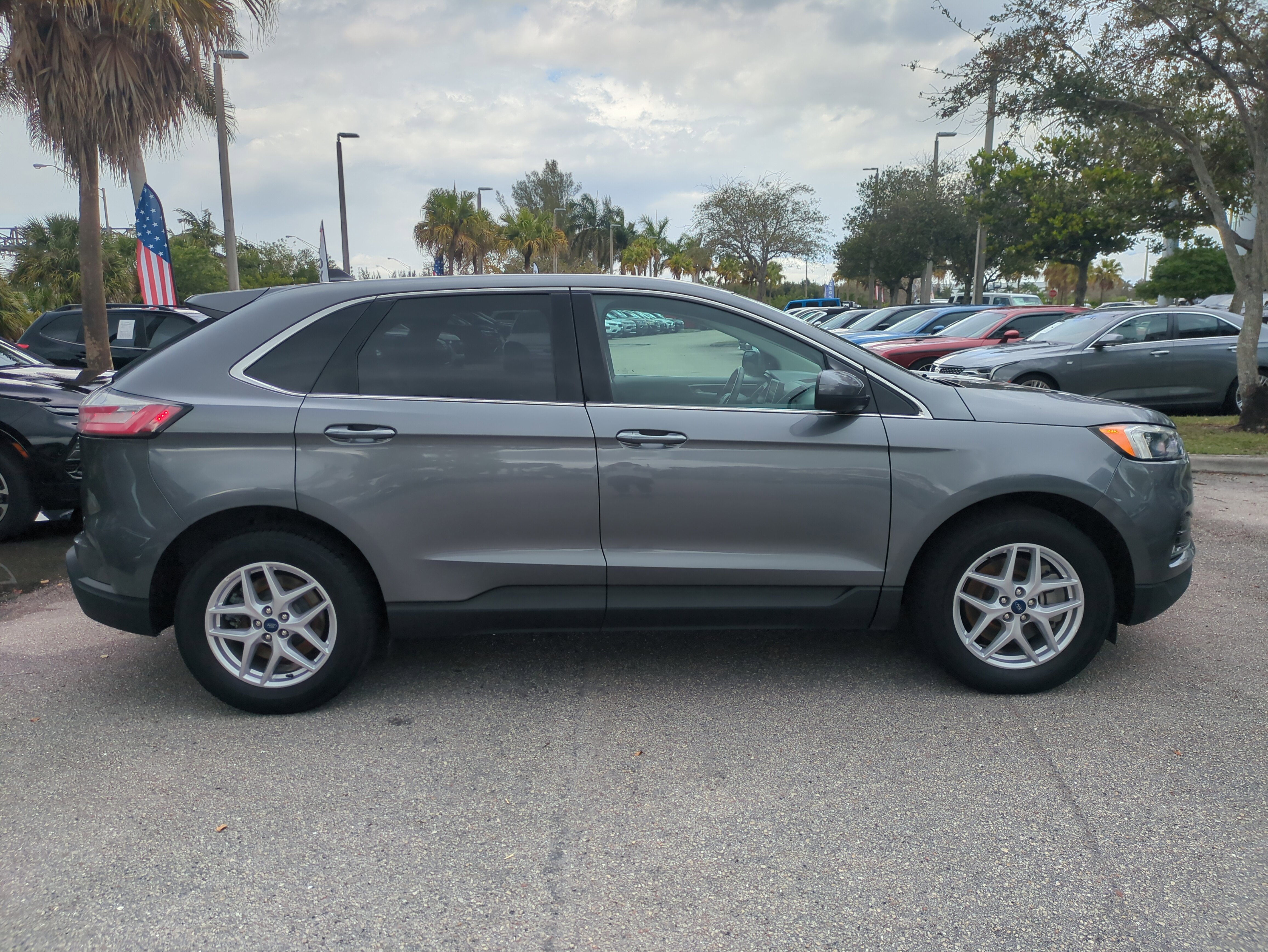 Used 2022 Ford Edge SEL image 4