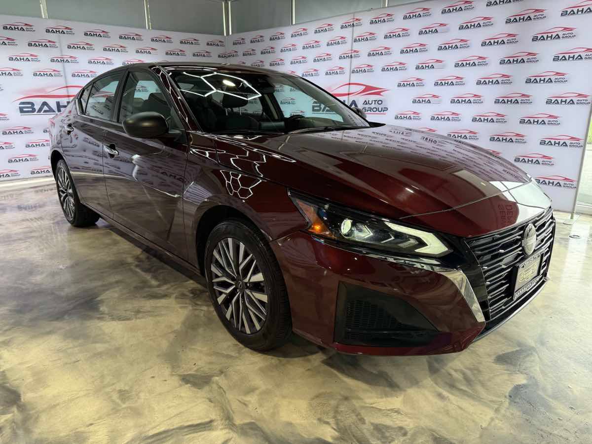 Used 2025 Nissan Altima 2.5 SV AWD/4WD image 3