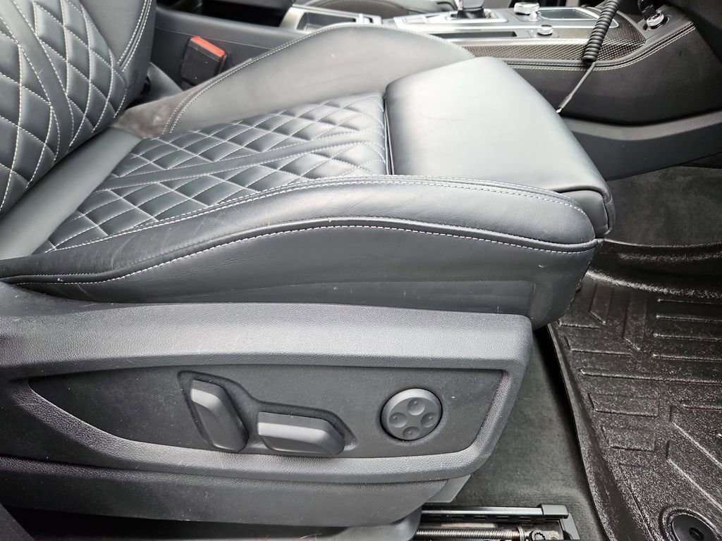 Used 2018 Audi SQ5 Premium Plus w/ Navigation Package image 27