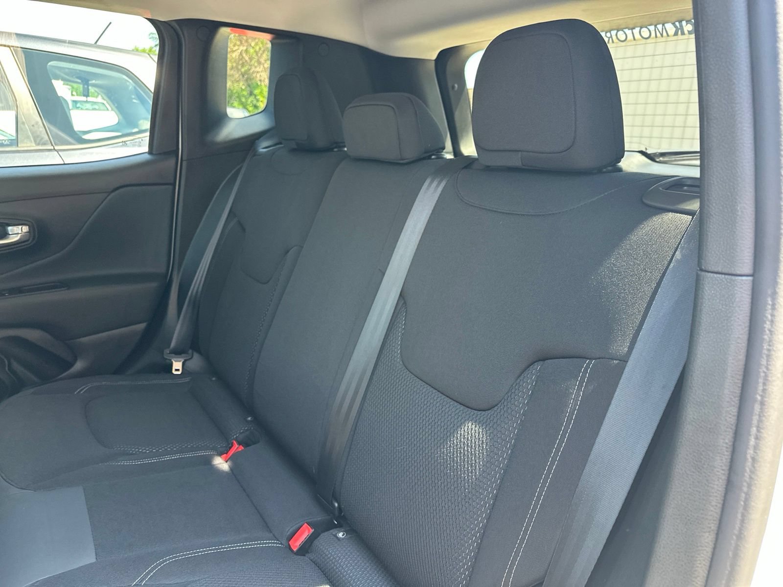 Used 2023 Jeep Renegade Latitude w/ Premium Group AWD/4WD image 19