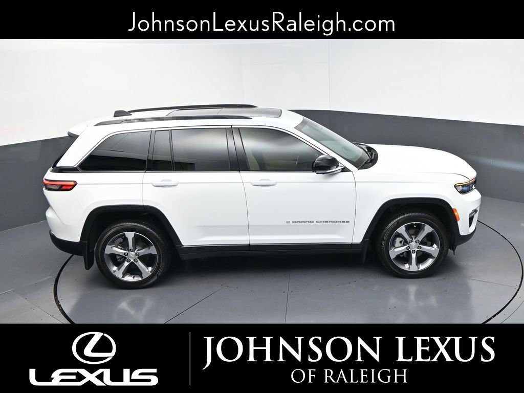 Used 2024 Jeep Grand Cherokee Limited w/ Luxury Tech Group II image 28