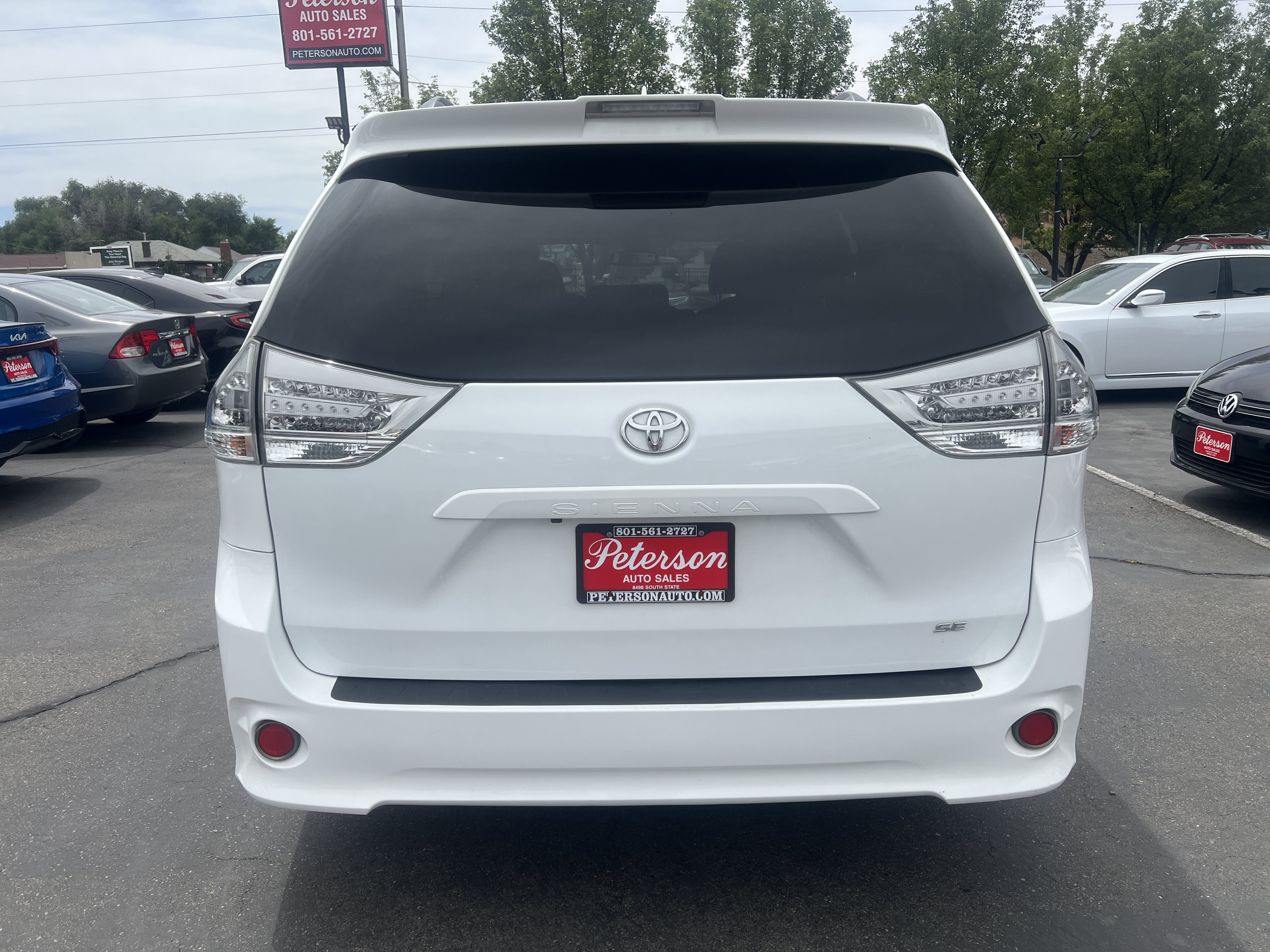 Used 2019 Toyota Sienna SE w/ Carpet Mat Package FWD image 8