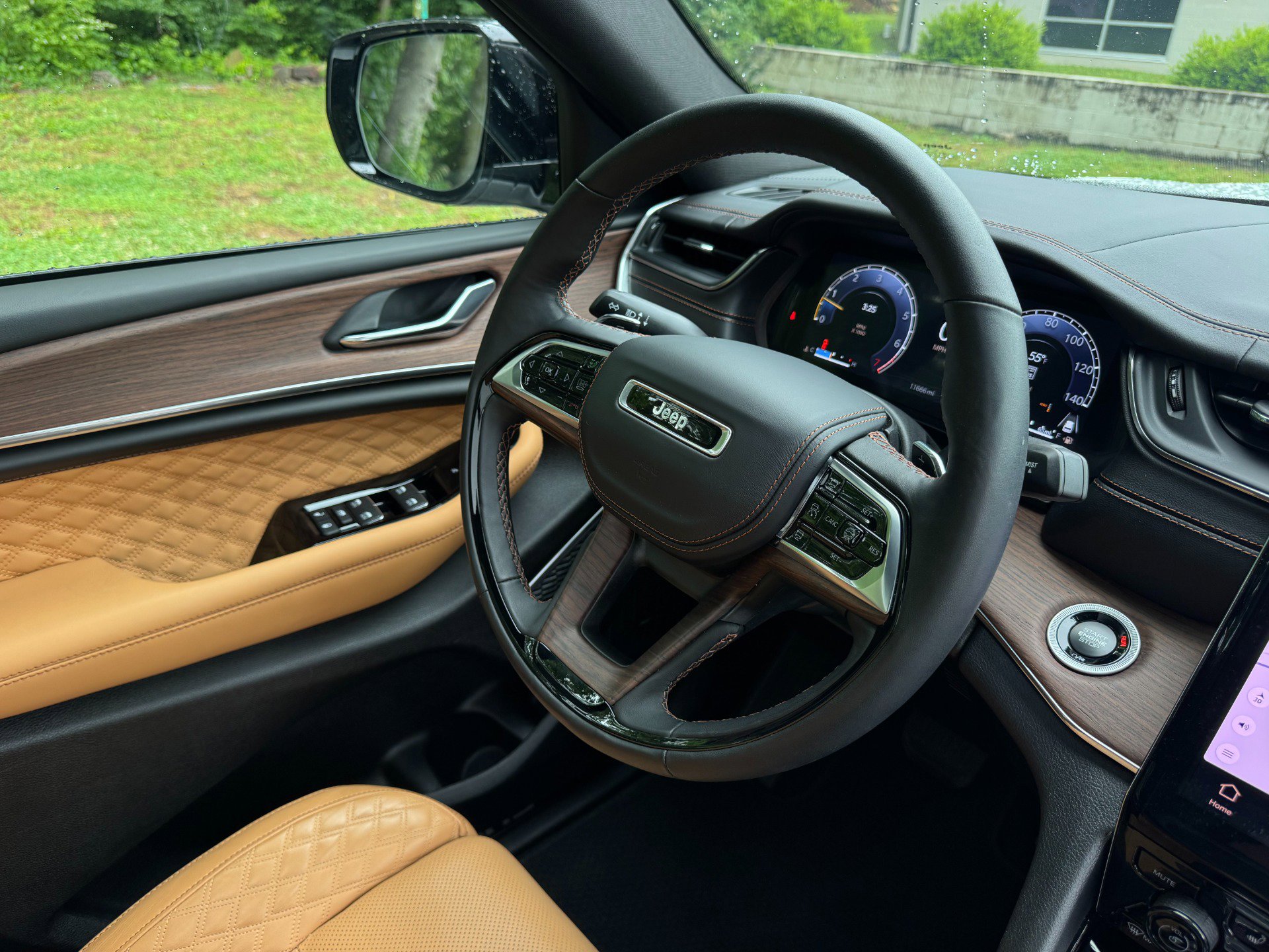 Used 2025 Jeep Grand Cherokee Summit AWD/4WD image 31