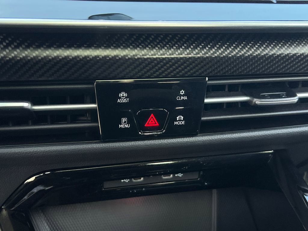 Used 2025 Volkswagen Golf R 2.0T image 29