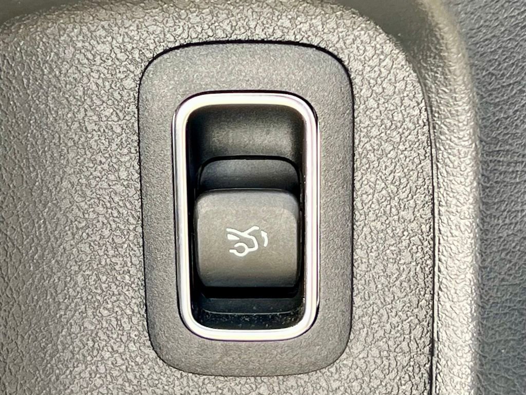 Certified 2022 Mercedes-Benz A 220 4MATIC image 30