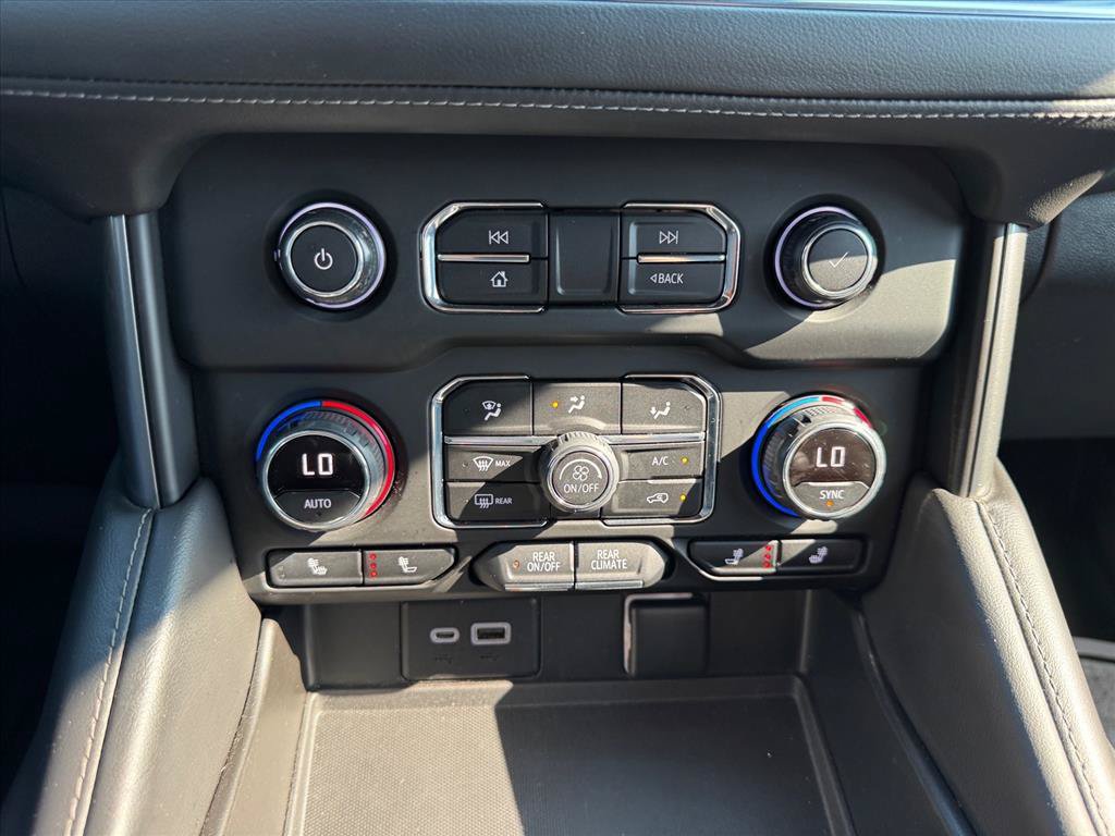 Used 2022 Chevrolet Suburban LT AWD/4WD image 21
