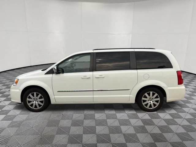 Used 2011 Chrysler Town & Country Touring-L FWD image 11