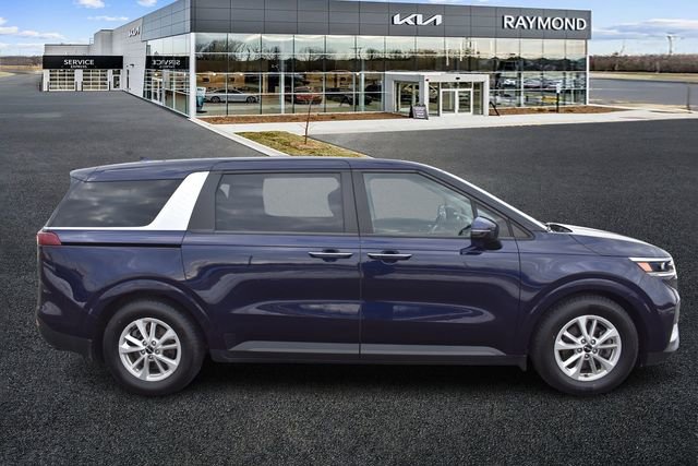 Certified 2024 Kia Carnival LX image 2