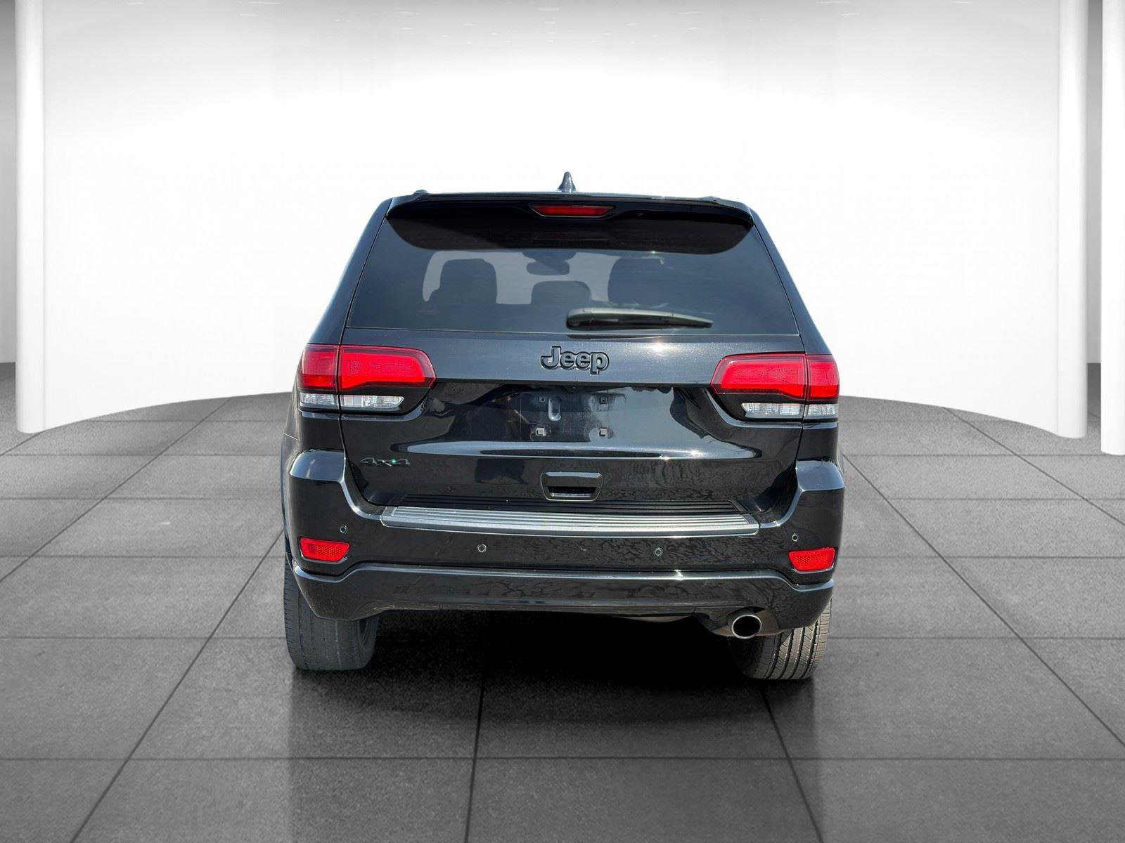 Used 2022 Jeep Grand Cherokee Laredo X image 6