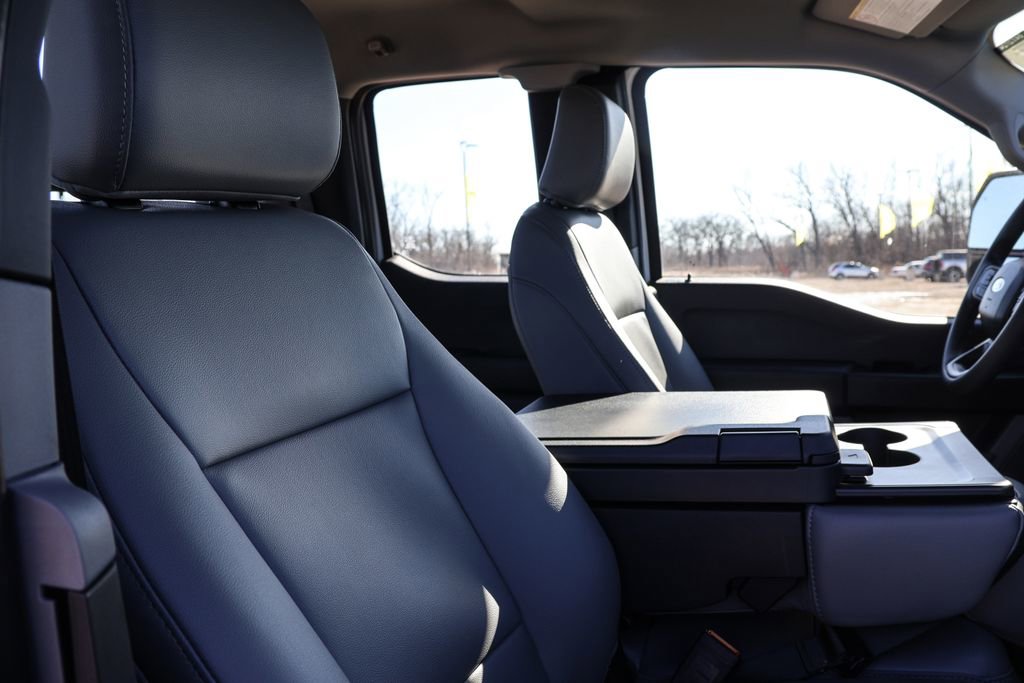 New 2024 Ford F550 4x4 SuperCab Super Duty image 16