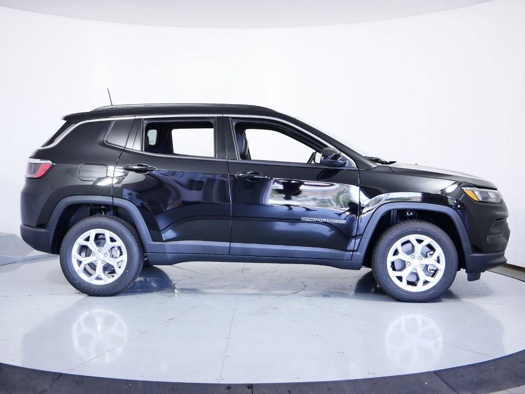 Used 2024 Jeep Compass Latitude image 7