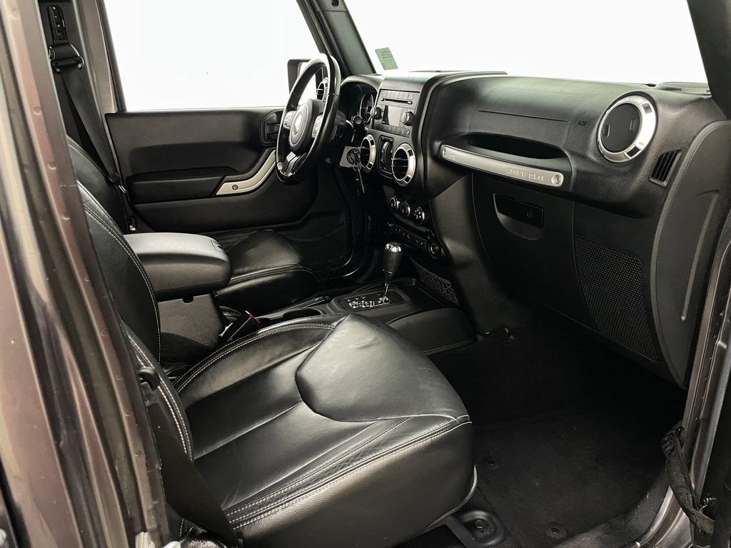 Used 2016 Jeep Wrangler Unlimited Sahara AWD/4WD image 34