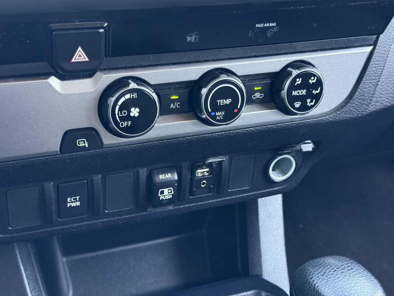 Used 2018 Toyota Tacoma SR5 RWD image 19