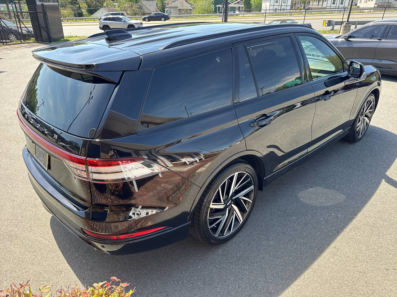 Used 2025 Lincoln Aviator Black Label w/ Jet Appearance Package AWD/4WD image 12