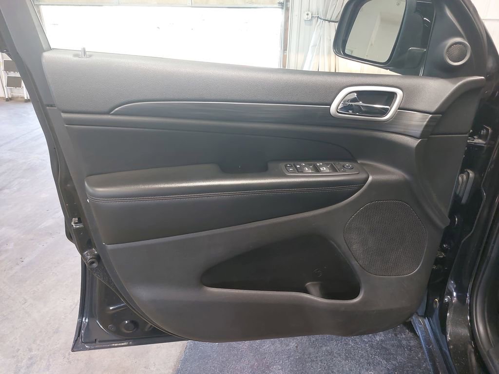 Used 2019 Jeep Grand Cherokee Altitude AWD/4WD image 27