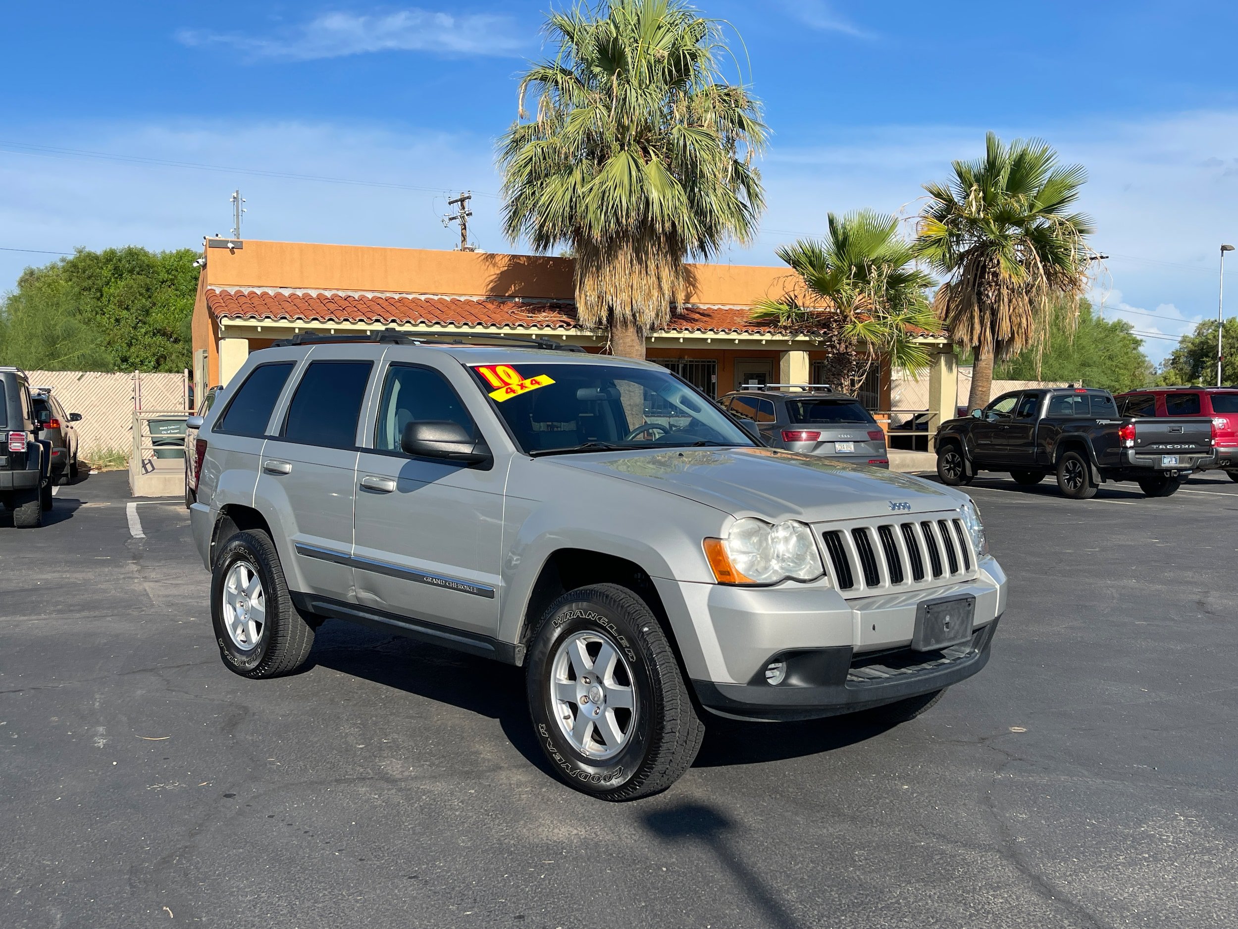 Used 2010 Jeep Grand Cherokee Laredo AWD/4WD image 7