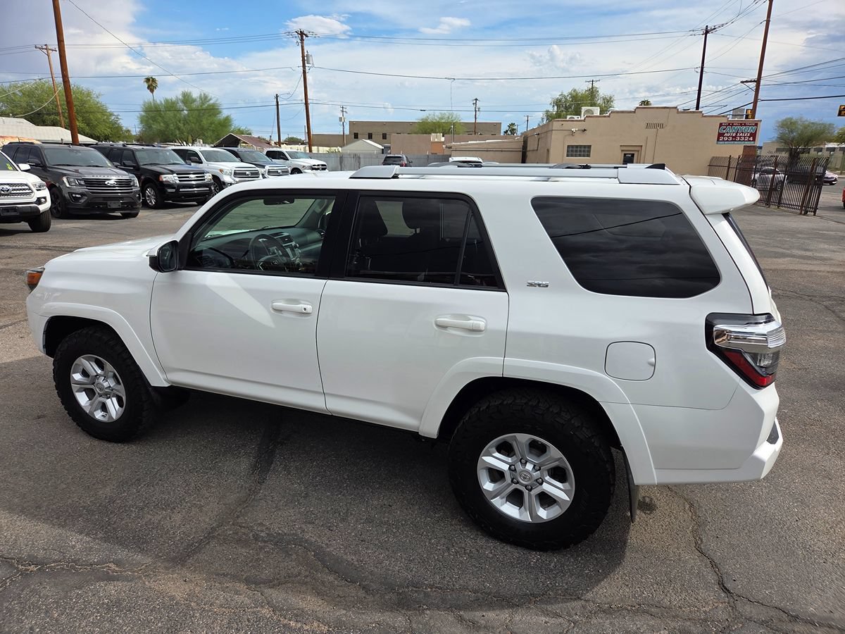 Used 2018 Toyota 4Runner SR5 AWD/4WD image 18
