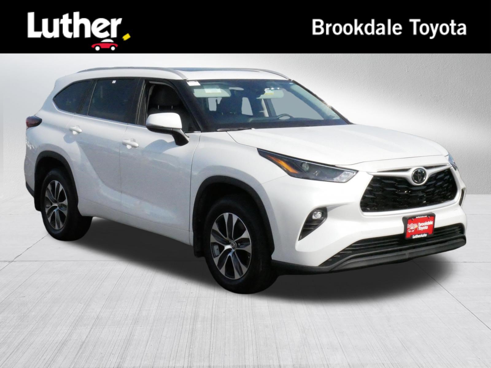 Certified 2026 Toyota Highlander XLE AWD/4WD image 1
