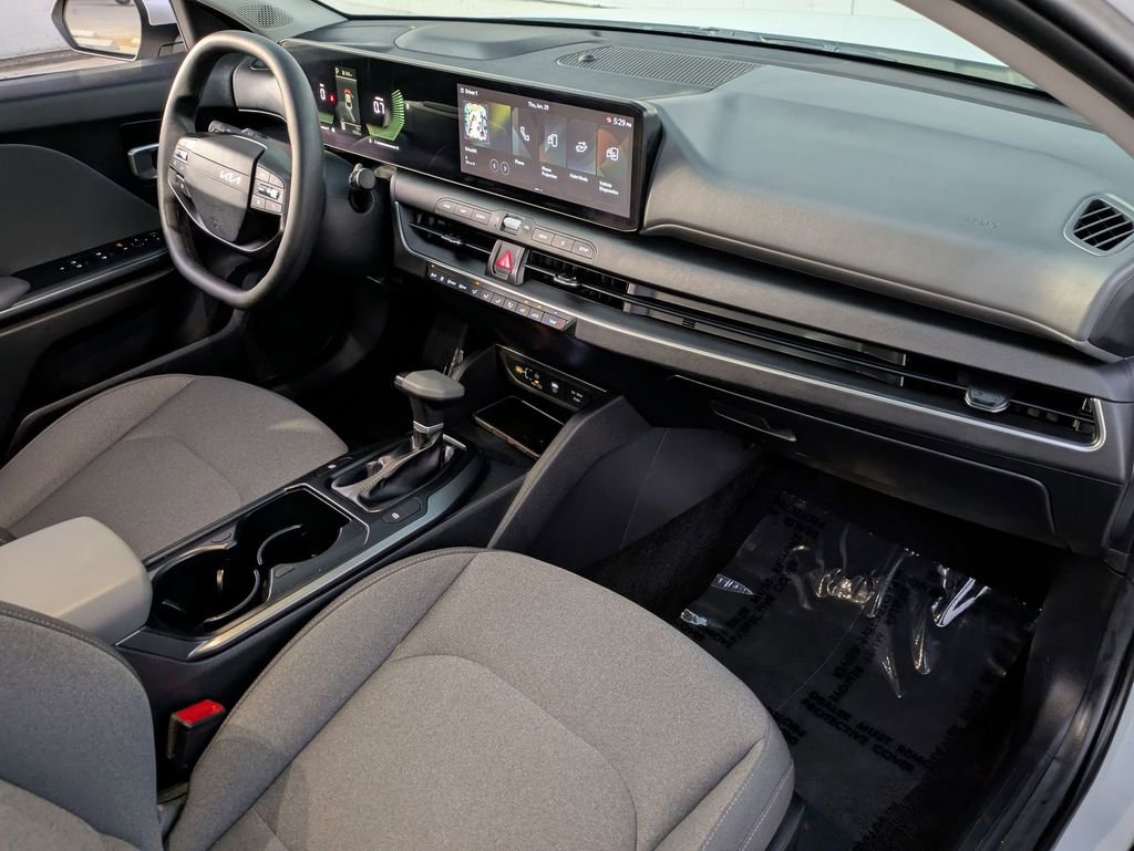 Used 2025 Kia K4 LXS image 29
