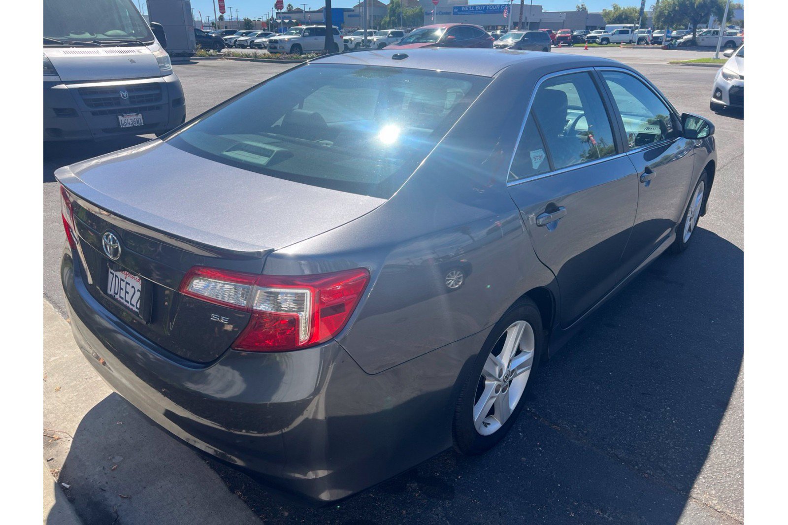 Used 2014 Toyota Camry SE FWD image 5