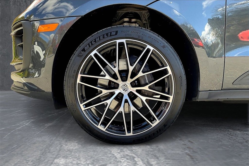 Used 2022 Porsche Macan Base image 34
