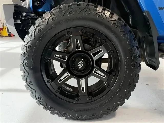 Used 2015 Jeep Wrangler Unlimited Sahara AWD/4WD image 37