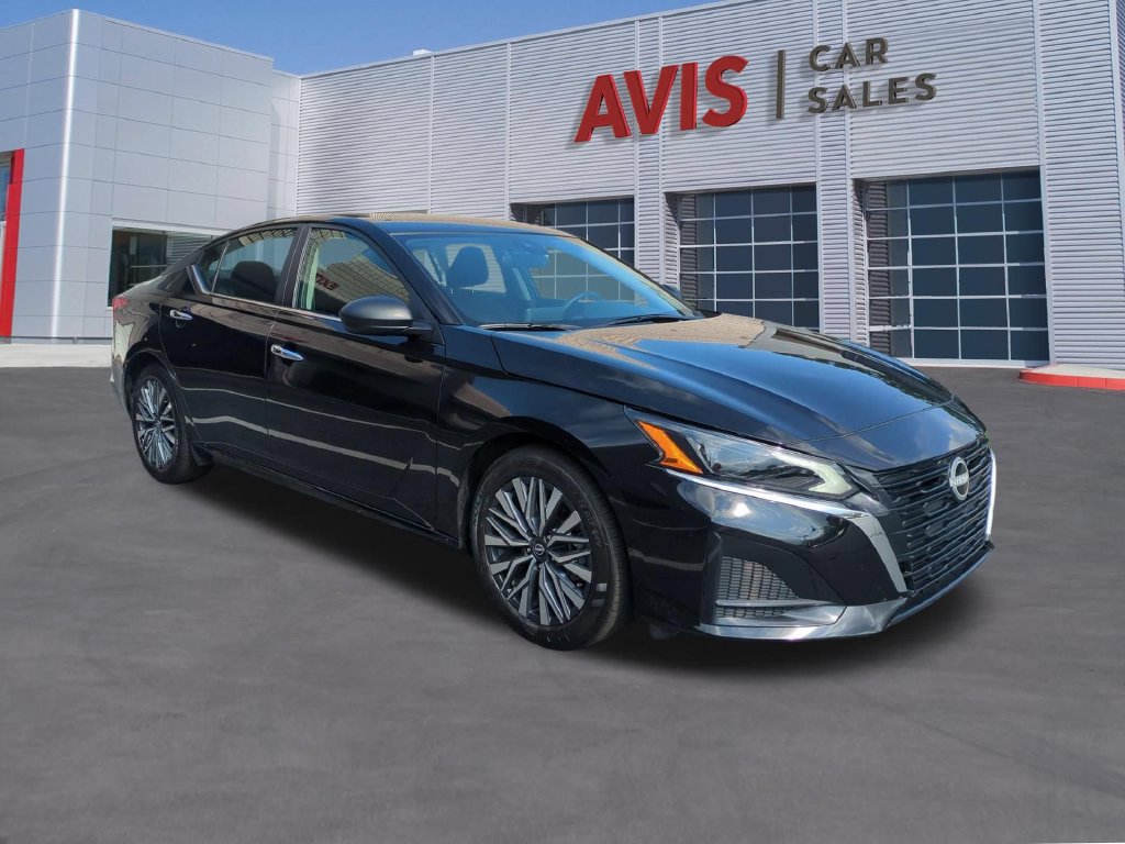 Used 2025 Nissan Altima 2.5 SV FWD image 3