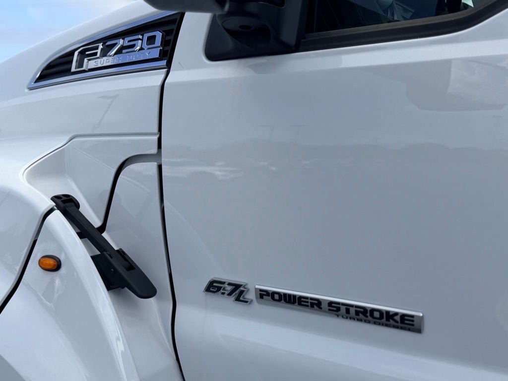 New 2027 Ford F750 2WD Regular Cab Super Duty image 4