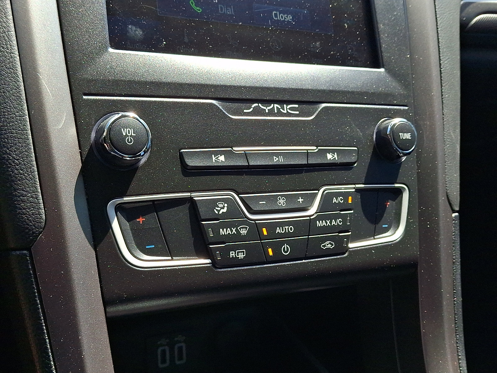 Used 2020 Ford Fusion SE FWD image 18
