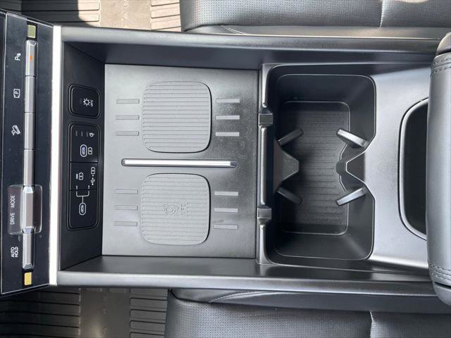 Used 2025 Hyundai Santa Fe Limited image 32