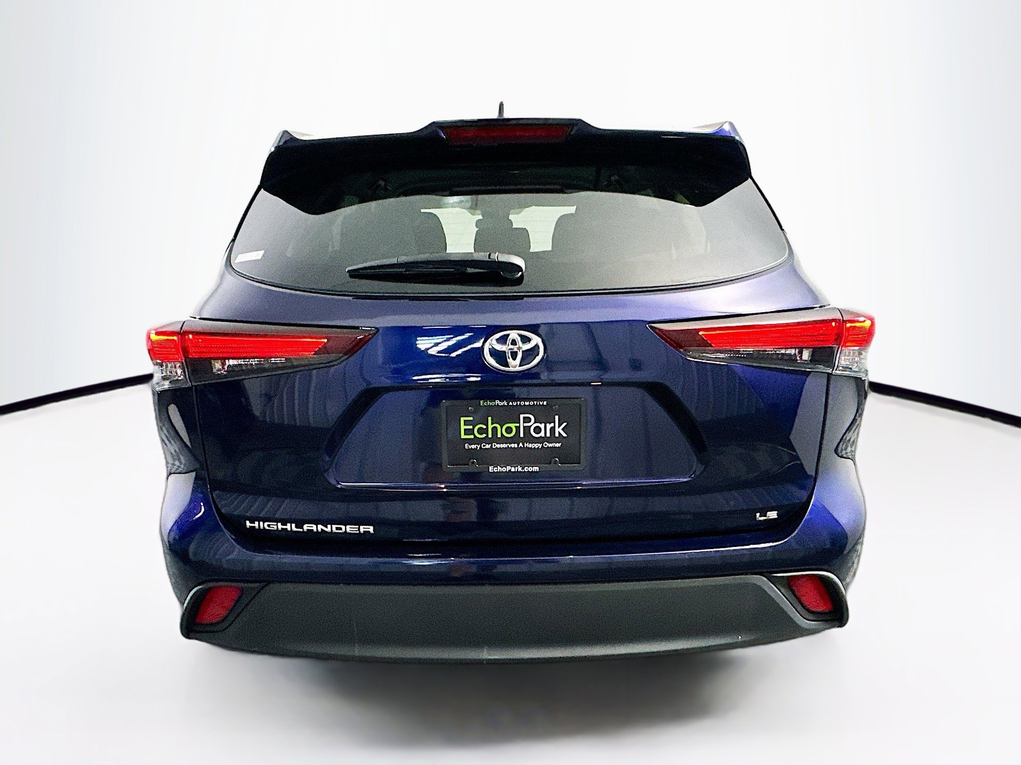 Used 2025 Toyota Highlander LE FWD image 7