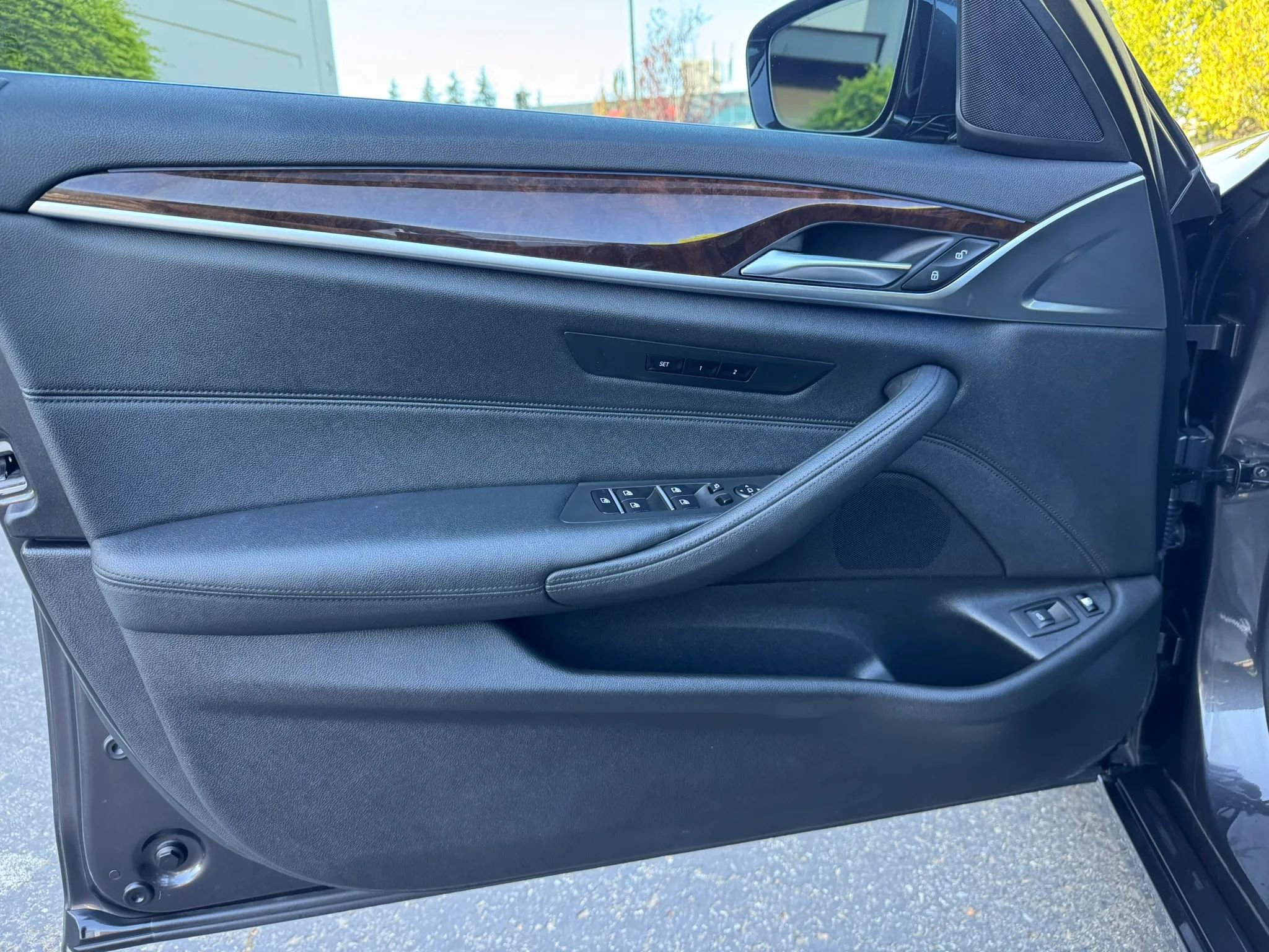 Used 2019 BMW 530e xDrive AWD/4WD image 39