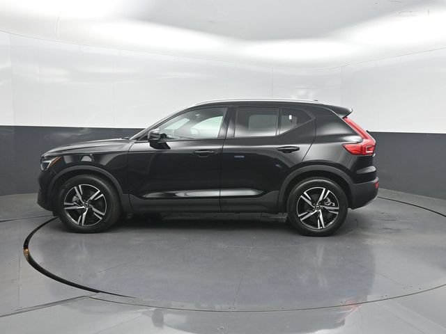 Used 2023 Volvo XC40 B5 Core w/ Convenience Package AWD/4WD image 2