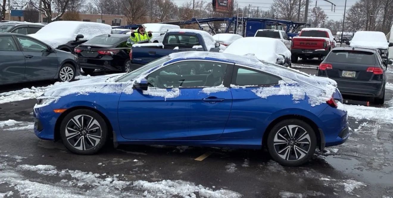 Used 2017 Honda Civic EX-T image 2