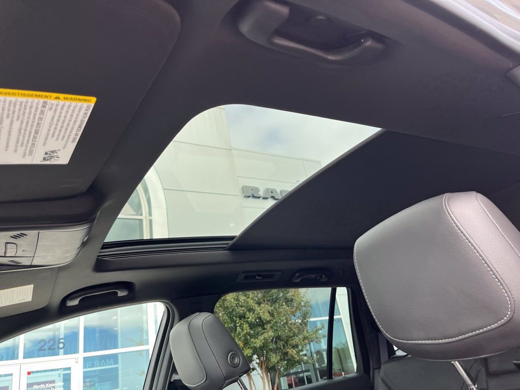 Used 2025 Cadillac XT6 Luxury w/ LPO, Floor Liner Package AWD/4WD image 11