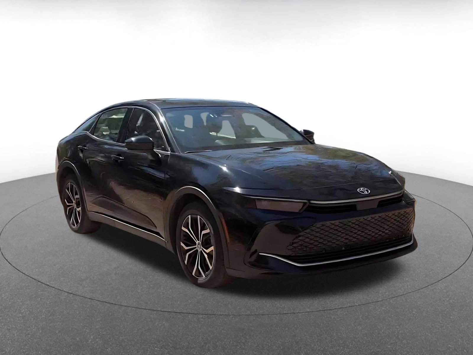 Used 2025 Toyota Crown XLE image 3