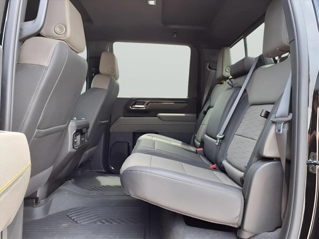 Used 2025 Chevrolet Silverado 2500 ZR2 AWD/4WD image 16