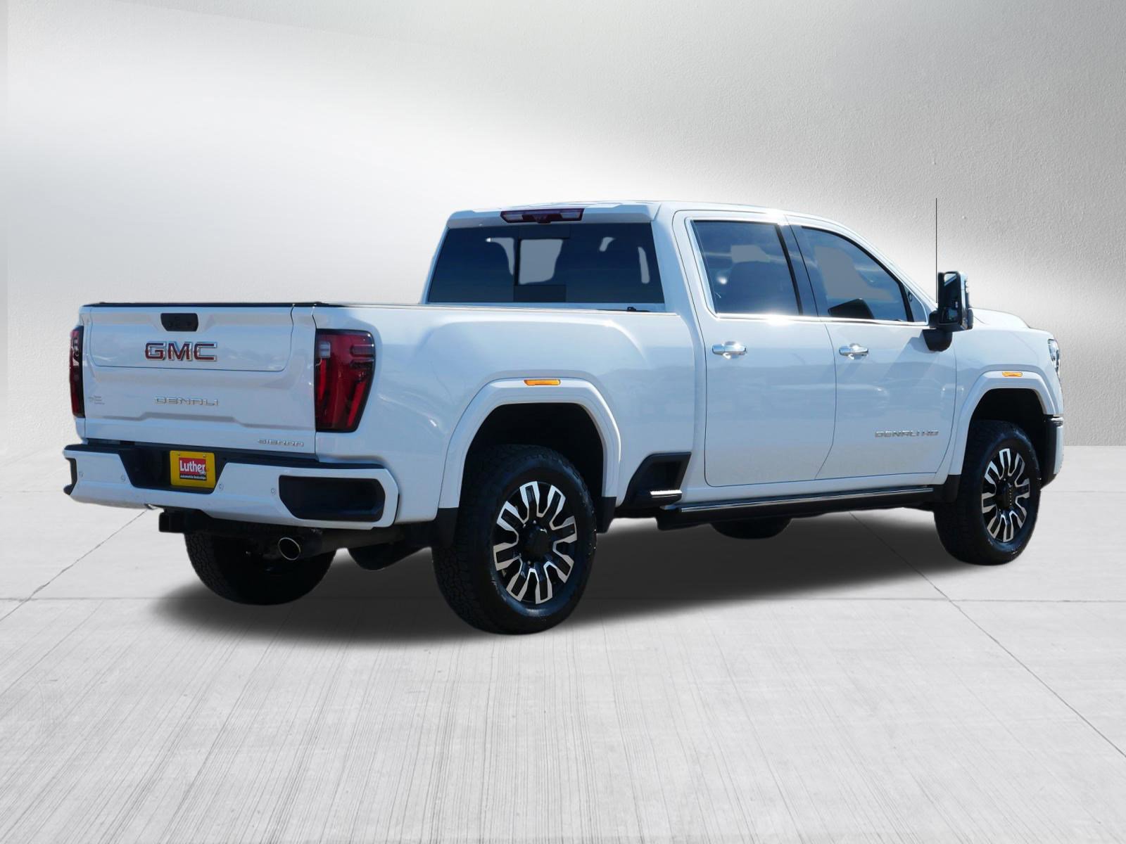 Used 2025 GMC Sierra 2500 Denali w/ Denali Reserve Package AWD/4WD image 7