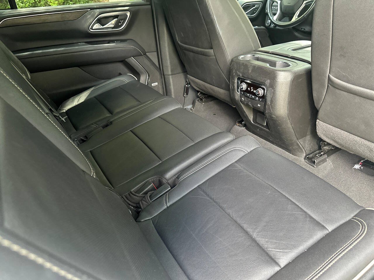Used 2024 Chevrolet Suburban Premier AWD/4WD image 17