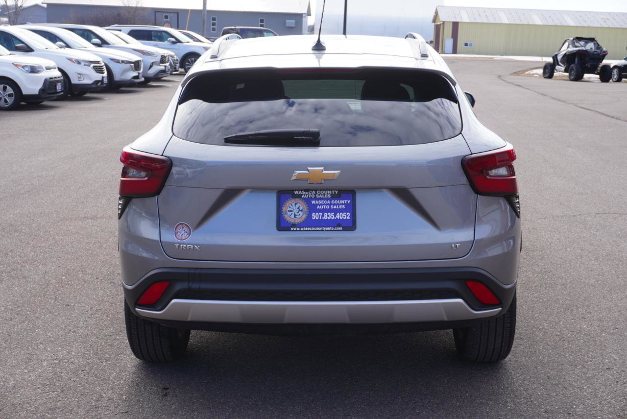 Used 2025 Chevrolet Trax LT w/ LT Convenience Package image 4