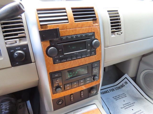 Used 2007 Chrysler Aspen Limited image 28