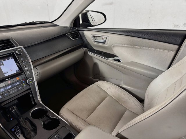 Used 2016 Toyota Camry XLE w/ Moonroof Package FWD image 30