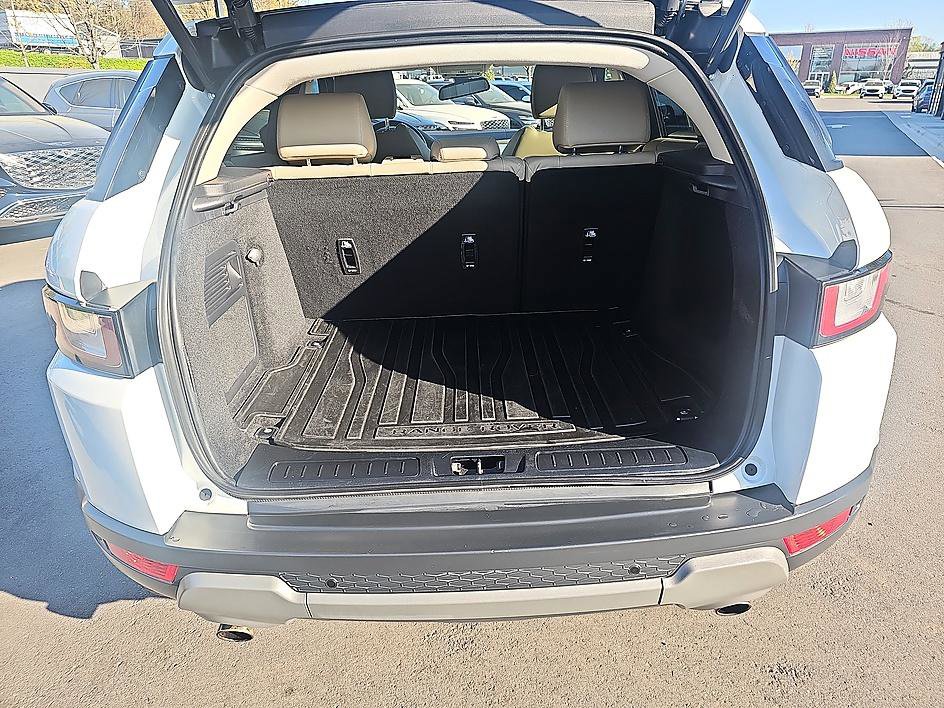 Used 2017 Land Rover Range Rover Evoque SE Premium image 32