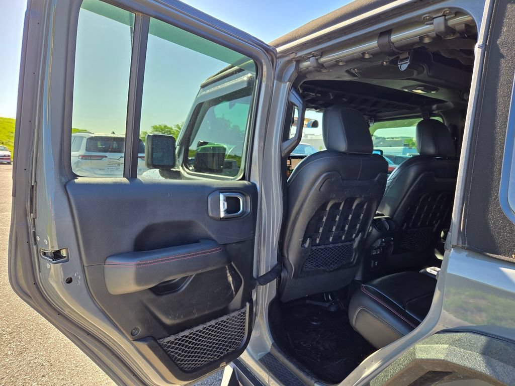 Used 2018 Jeep Wrangler Unlimited Rubicon w/ Dual Top Group AWD/4WD image 24